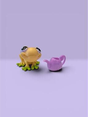 Littlest Pet Shop LPS Frog #929 with Watering Can Accessory